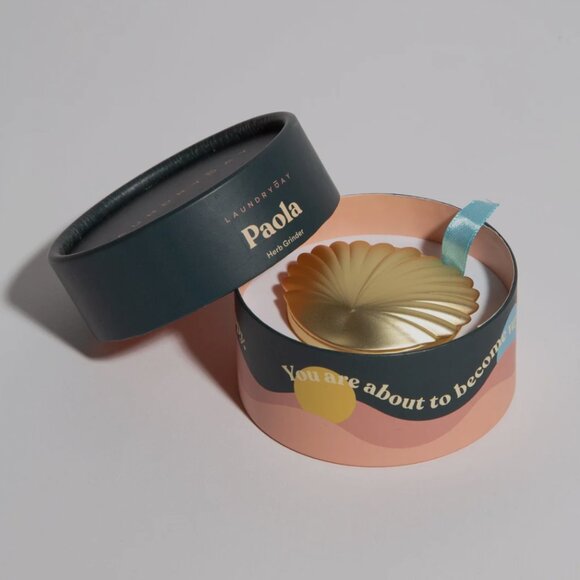 Laundry Day "Paola" Seashell Herb Grinder - Picture 7 of 8